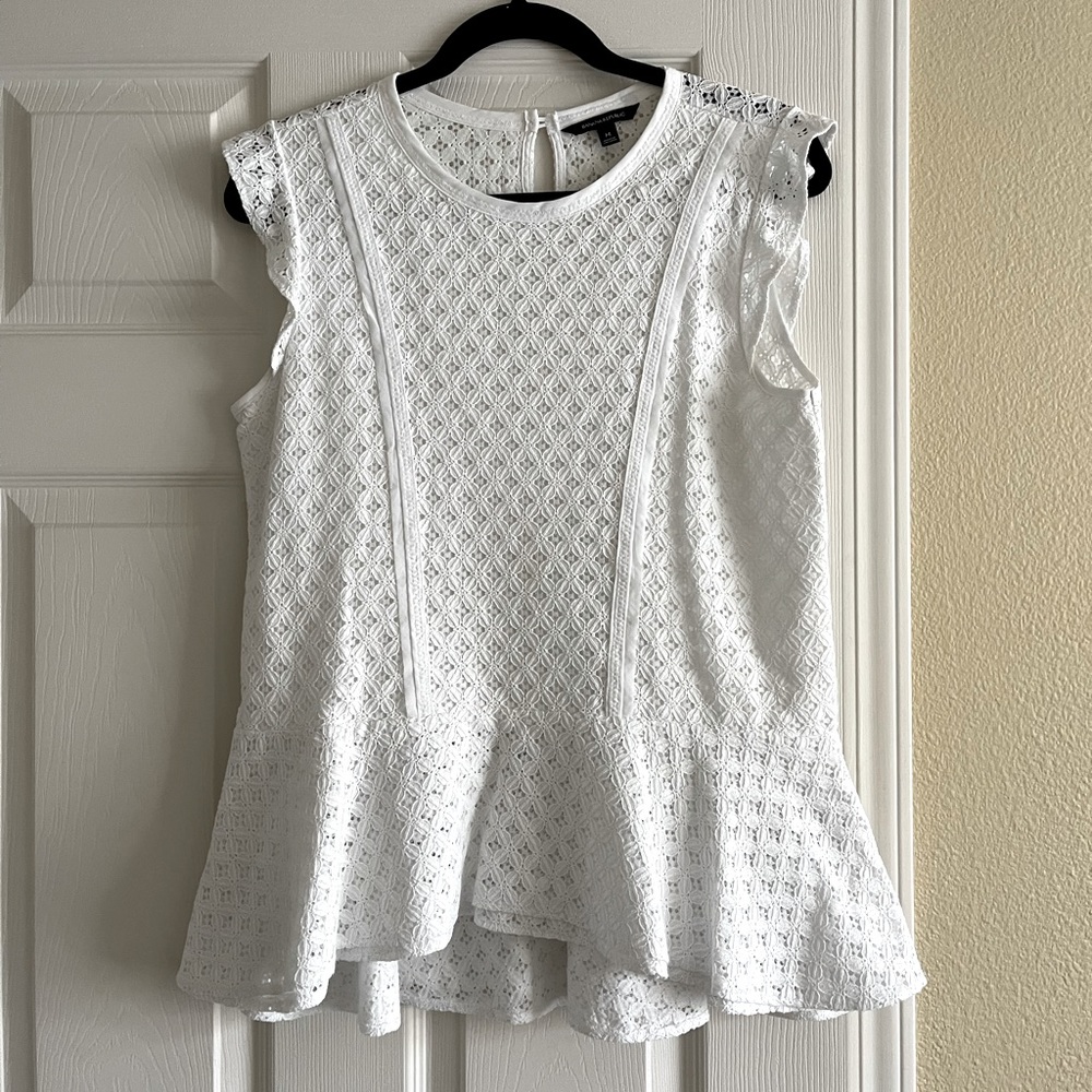 Banana Republic White Floral Design Top (size M)